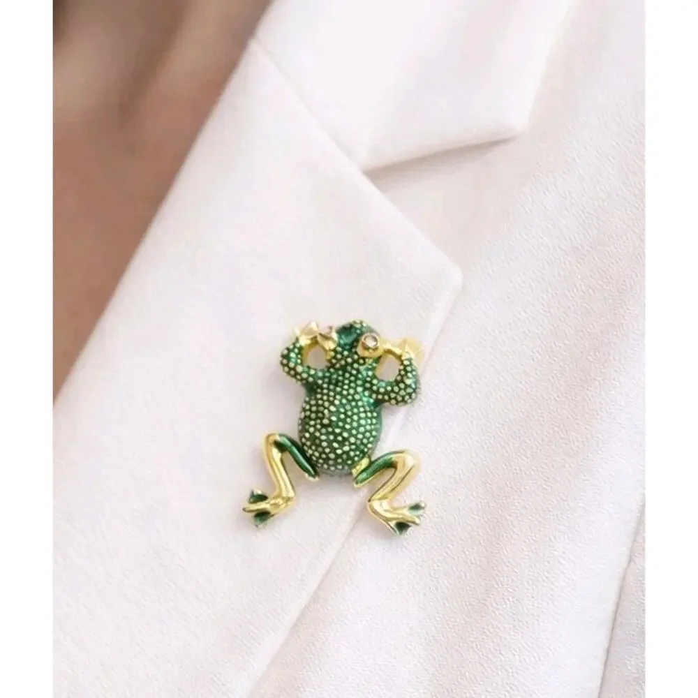 Vintage Green Frog Brooch Pin Enameled 1.25